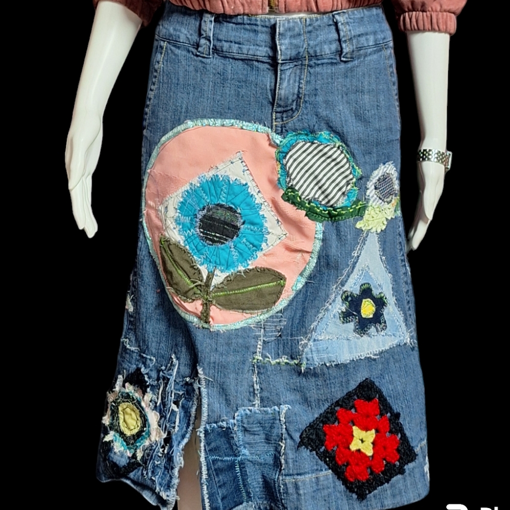 Flower patches denim skirt